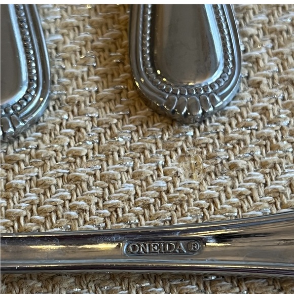 Oneida Countess 6 Soup Spoons Stainless Steel Flatware - Picture 2 of 3